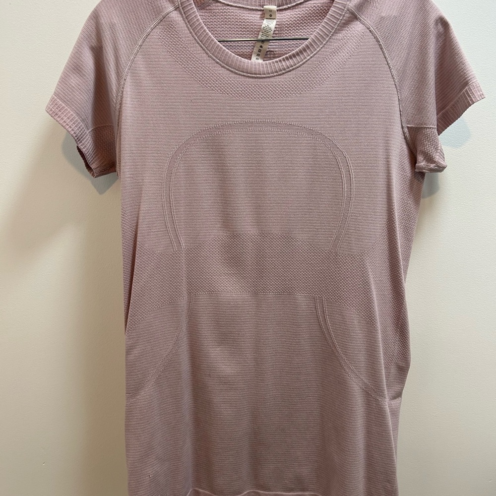 lululemon athletica Mauve Short Sleeve Tee
